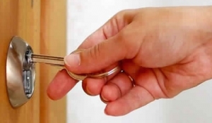 Probleme de porte claquee Camp Long - Cannes 06400